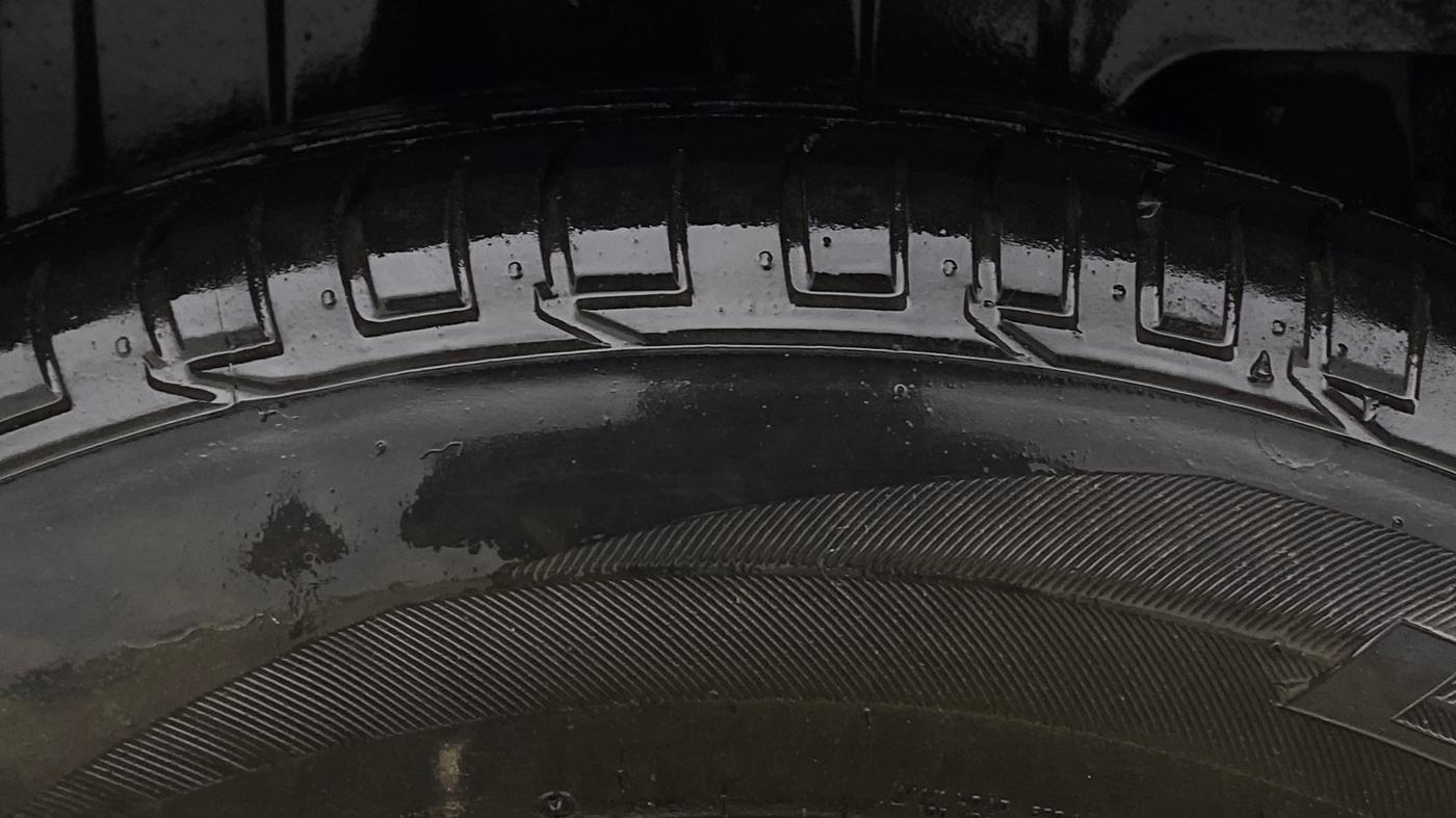 2024 Mahindra XUV300 W8 (O) 1.2 PETROL AMT, Petrol, Automatic, 45,360 km, Right Rear Tyre Tread