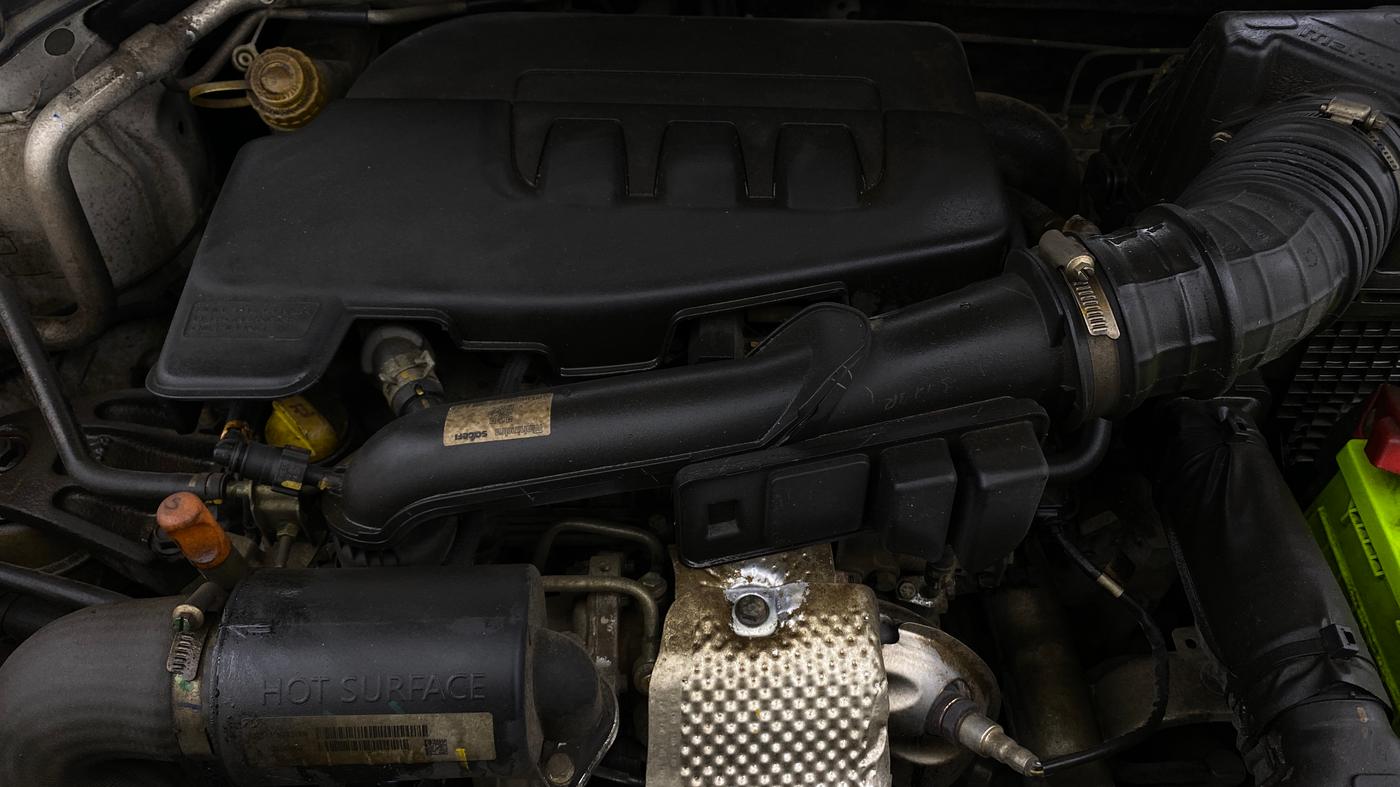 2024 Mahindra XUV300 W8 (O) 1.2 PETROL AMT, Petrol, Automatic, 45,360 km, Engine View