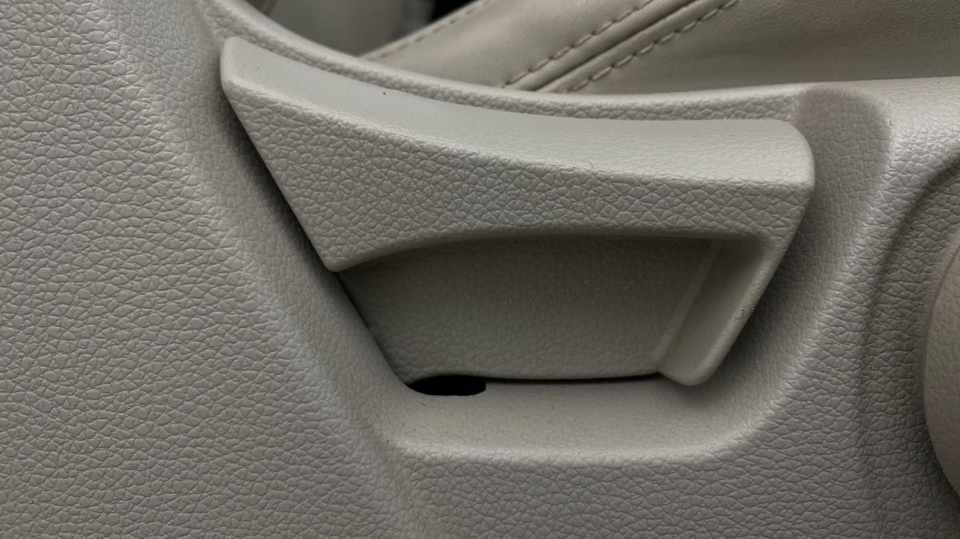 2024 Mahindra XUV300 W8 (O) 1.2 PETROL AMT, Petrol, Automatic, 45,360 km, Driver Side Adjustment Panel