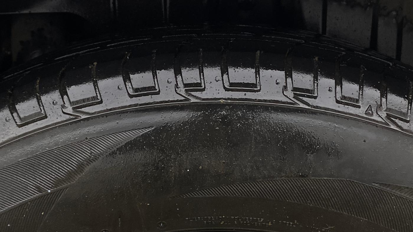 2024 Mahindra XUV300 W8 (O) 1.2 PETROL AMT, Petrol, Automatic, 45,360 km, Left Rear Tyre Tread
