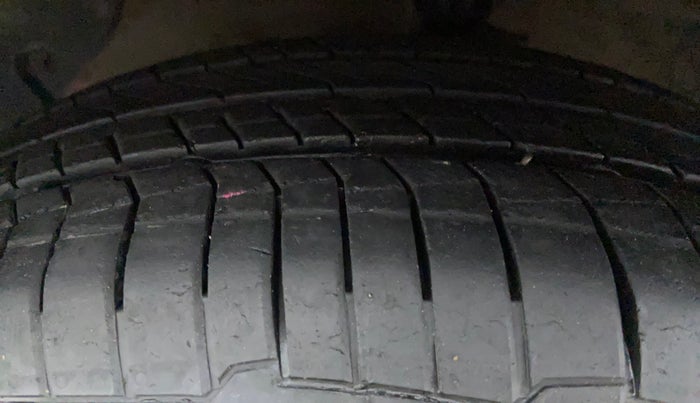 2017 Hyundai Grand i10 SPORTZ (O) 1.2 KAPPA VTVT, Petrol, Manual, 70,336 km, Left Front Tyre Tread