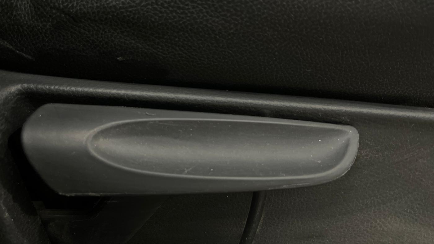 2018 Skoda Rapid AMBITION 1.6 MPI MT, Petrol, Manual, 91,261 km, Driver Side Adjustment Panel