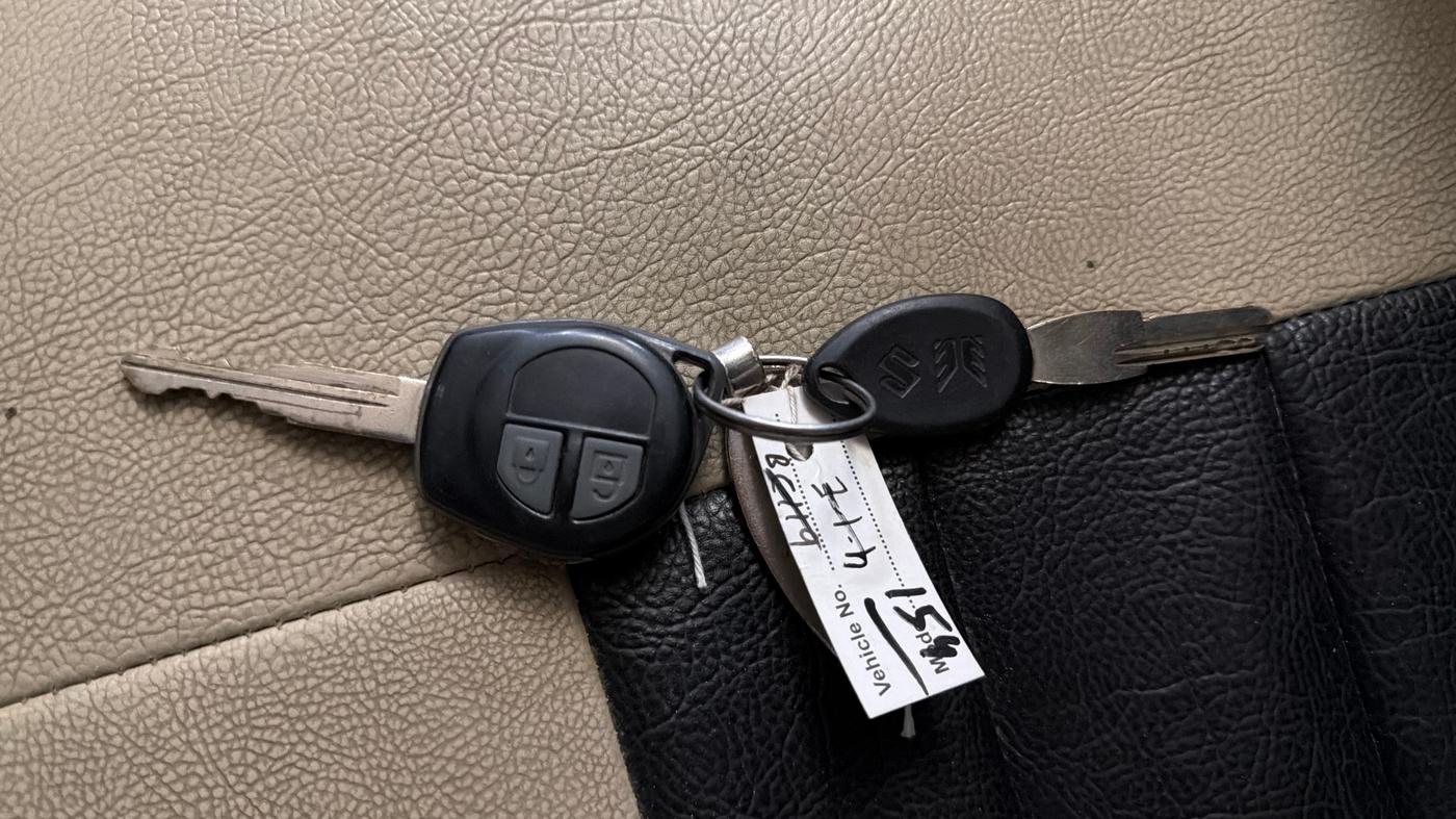 2016 Maruti Swift Dzire VXI, Petrol, Manual, 14,074 km, Key Close Up