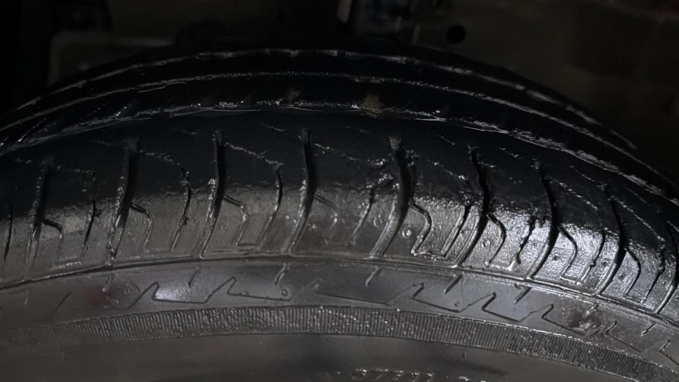 2016 Maruti Swift Dzire VXI, Petrol, Manual, 14,074 km, Left Front Tyre Tread
