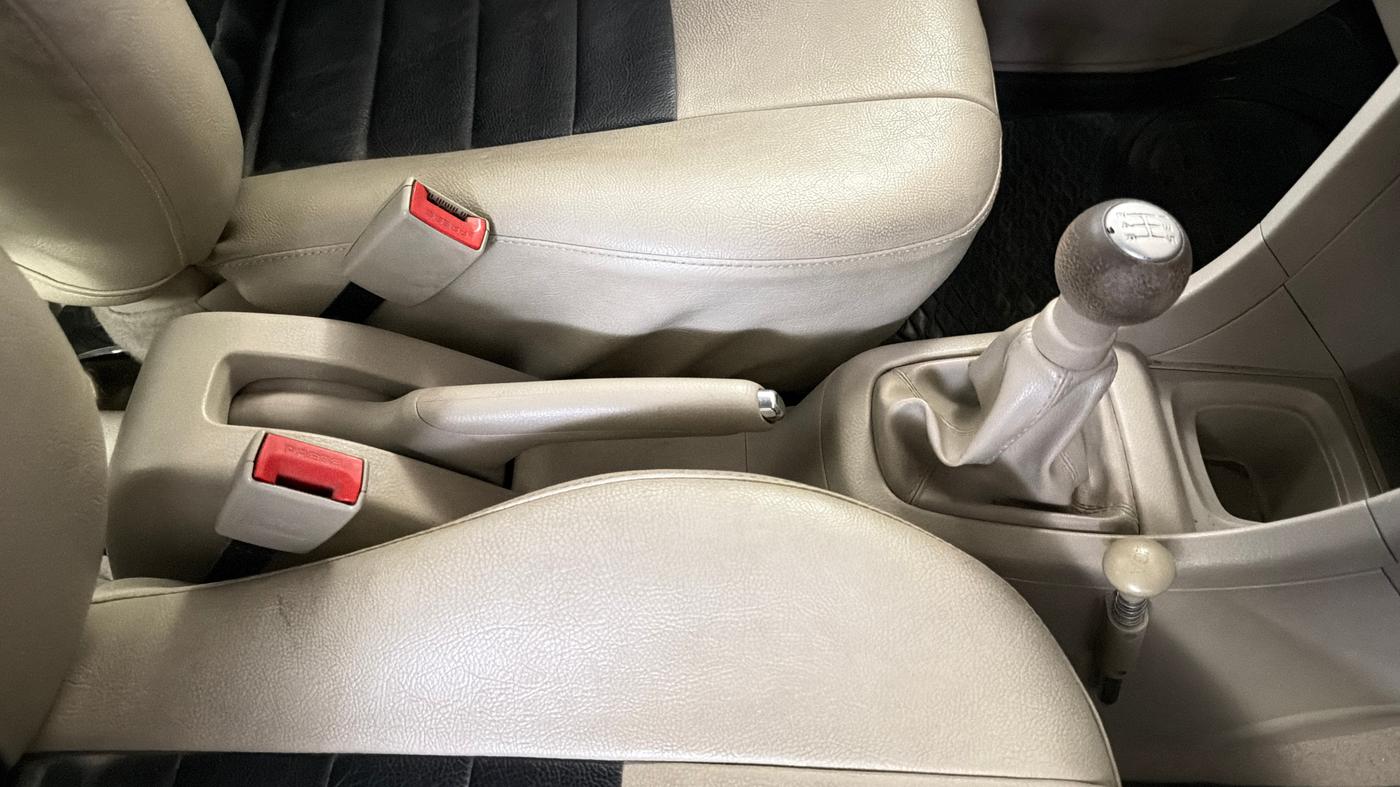 2016 Maruti Swift Dzire VXI, Petrol, Manual, 14,074 km, Gear Lever
