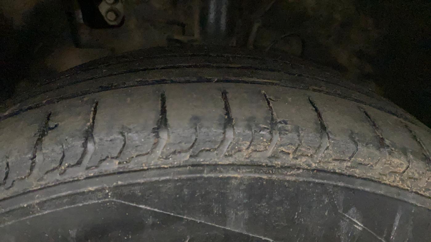 2022 Hyundai VENUE S+ 1.2, Petrol, Manual, 1,25,193 km, Left Front Tyre Tread