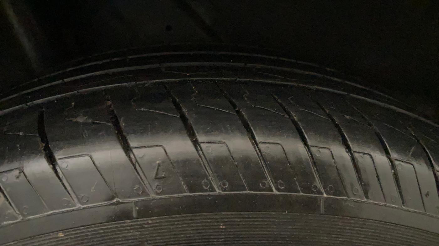 2022 Hyundai VENUE S+ 1.2, Petrol, Manual, 1,25,193 km, Right Rear Tyre Tread