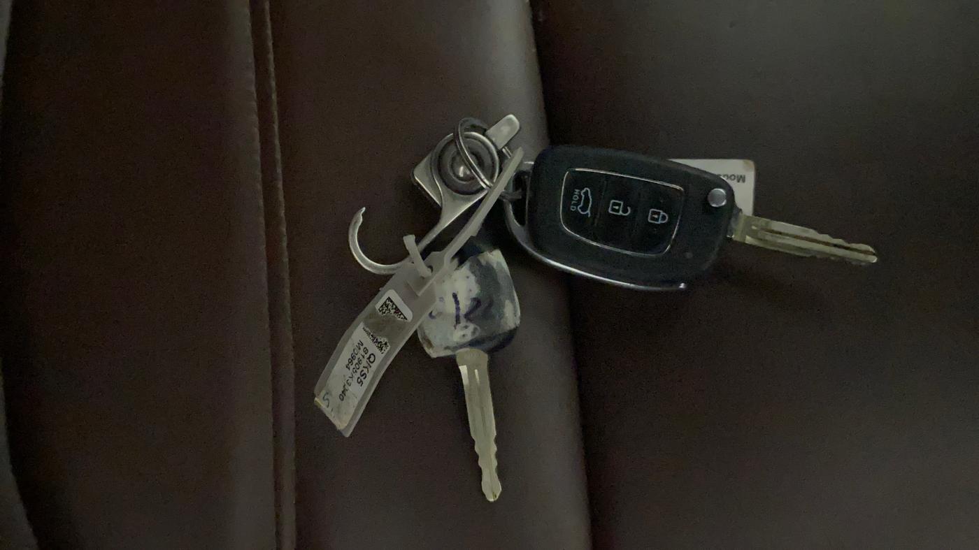 2022 Hyundai VENUE S+ 1.2, Petrol, Manual, 1,25,193 km, Key Close Up