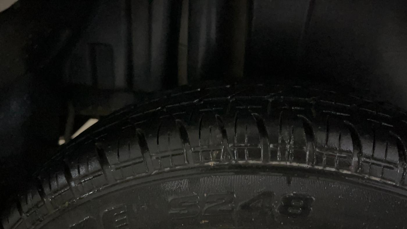 2014 Maruti Swift VXI, Petrol, Manual, 45,577 km, Right Rear Tyre Tread