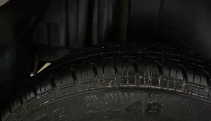 2014 Maruti Swift VXI, Petrol, Manual, 45,577 km, Right Rear Tyre Tread
