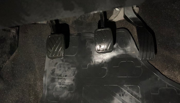 2014 Maruti Swift VXI, Petrol, Manual, 45,577 km, Pedals