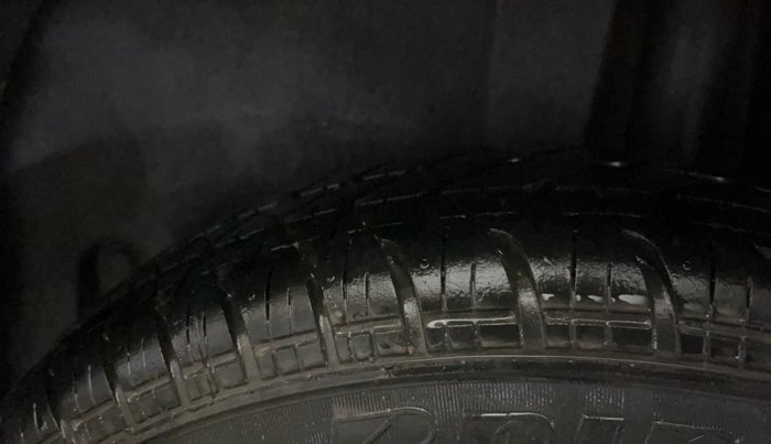 2014 Maruti Swift VXI, Petrol, Manual, 45,577 km, Left Rear Tyre Tread