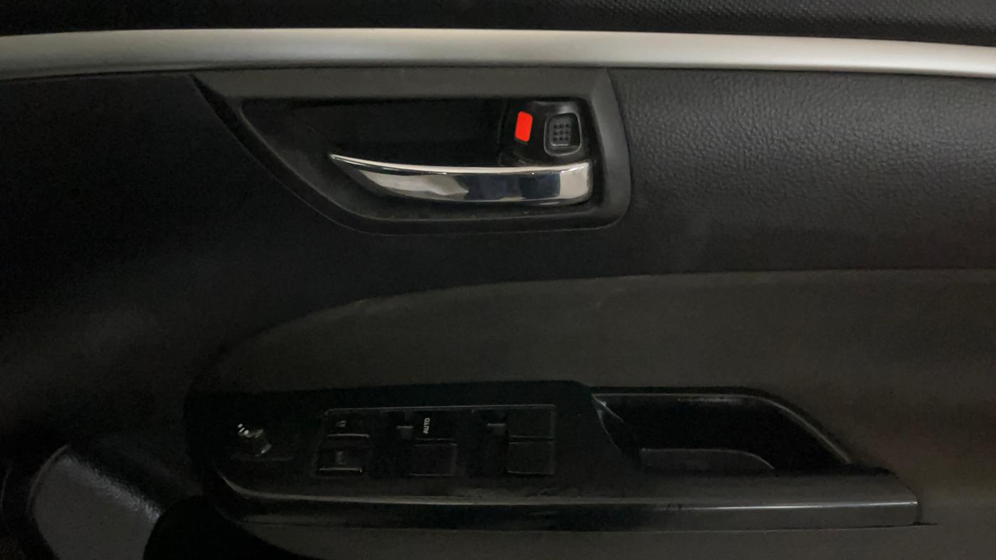 2014 Maruti Swift VXI, Petrol, Manual, 45,577 km, Driver Side Door Panels Control