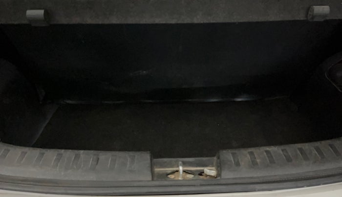 2014 Maruti Swift VXI, Petrol, Manual, 45,577 km, Boot Inside