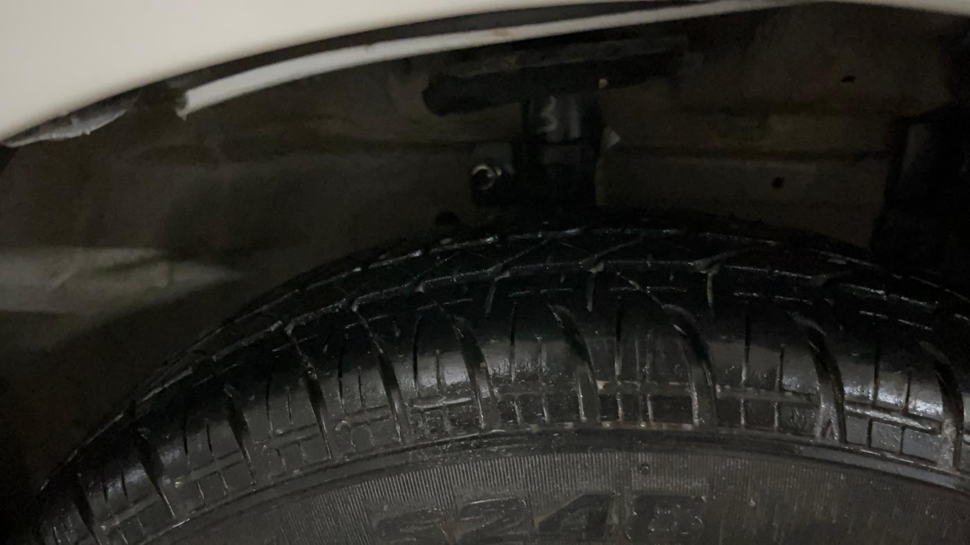 2014 Maruti Swift VXI, Petrol, Manual, 45,577 km, Right Front Tyre Tread