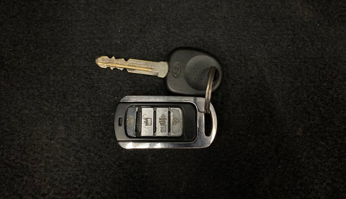 2019 Hyundai NEW SANTRO MAGNA, Petrol, Manual, 14,351 km, Key Close Up