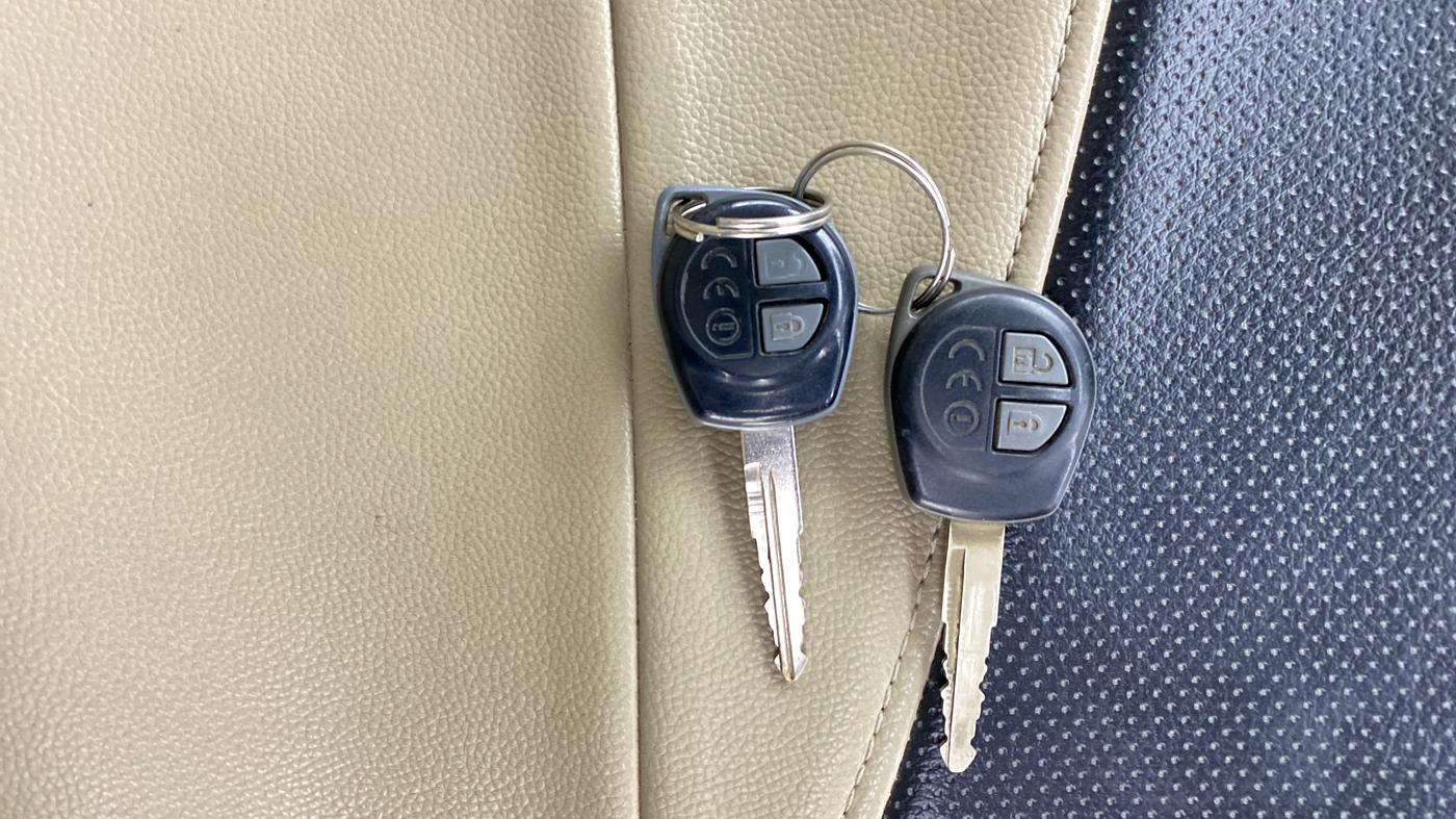 2018 Maruti Dzire VXI AMT, Petrol, Automatic, 76,599 km, Key Close Up
