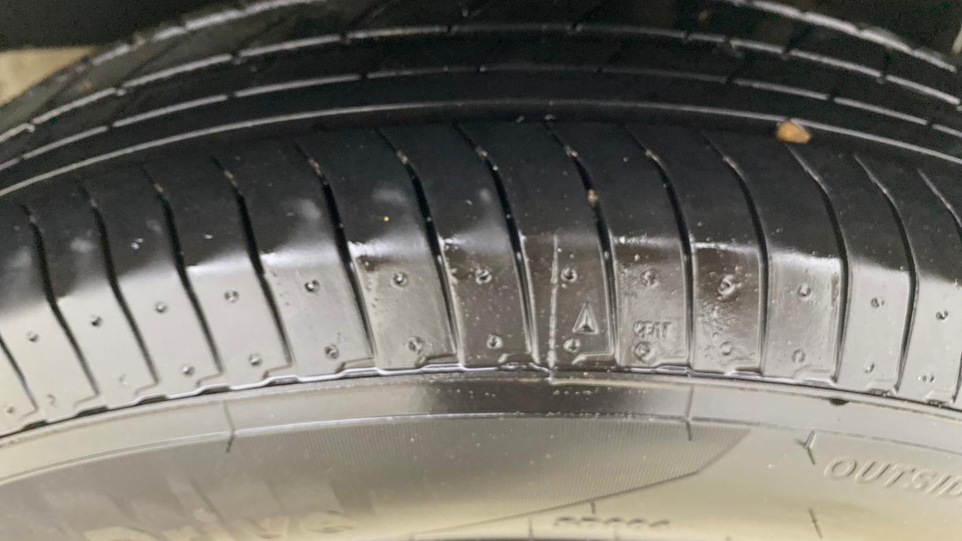 2018 Maruti Dzire VXI AMT, Petrol, Automatic, 76,599 km, Left Rear Tyre Tread