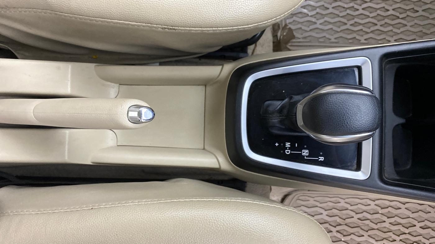 2018 Maruti Dzire VXI AMT, Petrol, Automatic, 76,599 km, Gear Lever