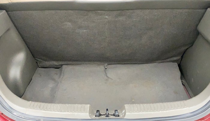 2016 Hyundai i10 MAGNA 1.1, Petrol, Manual, 28,023 km, Boot Inside