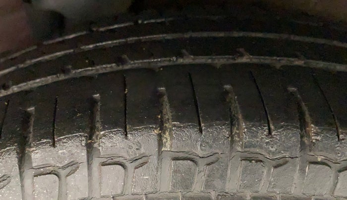 2016 Hyundai i10 MAGNA 1.1, Petrol, Manual, 28,023 km, Left Rear Tyre Tread