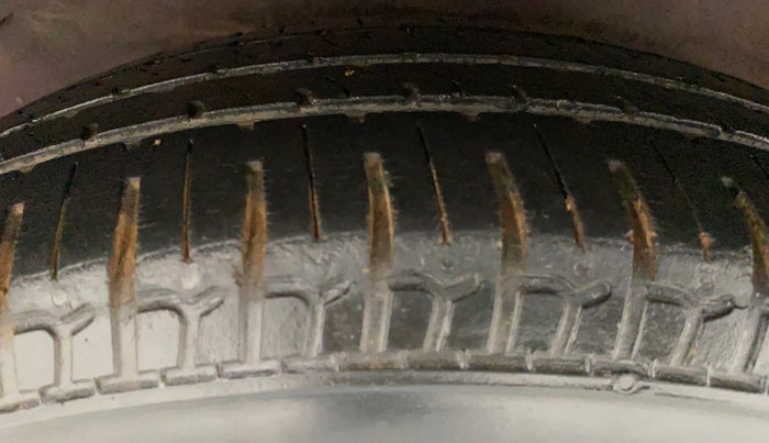 2016 Hyundai i10 MAGNA 1.1, Petrol, Manual, 28,023 km, Right Rear Tyre Tread