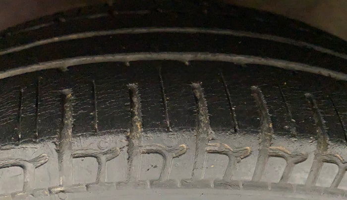 2016 Hyundai i10 MAGNA 1.1, Petrol, Manual, 28,023 km, Left Front Tyre Tread