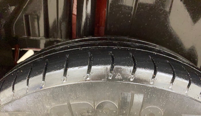 2014 Maruti Swift VXI, Petrol, Manual, 60,230 km, Right Rear Tyre Tread