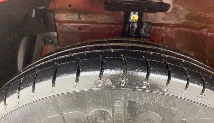 2014 Maruti Swift VXI, Petrol, Manual, 60,230 km, Left Front Tyre Tread