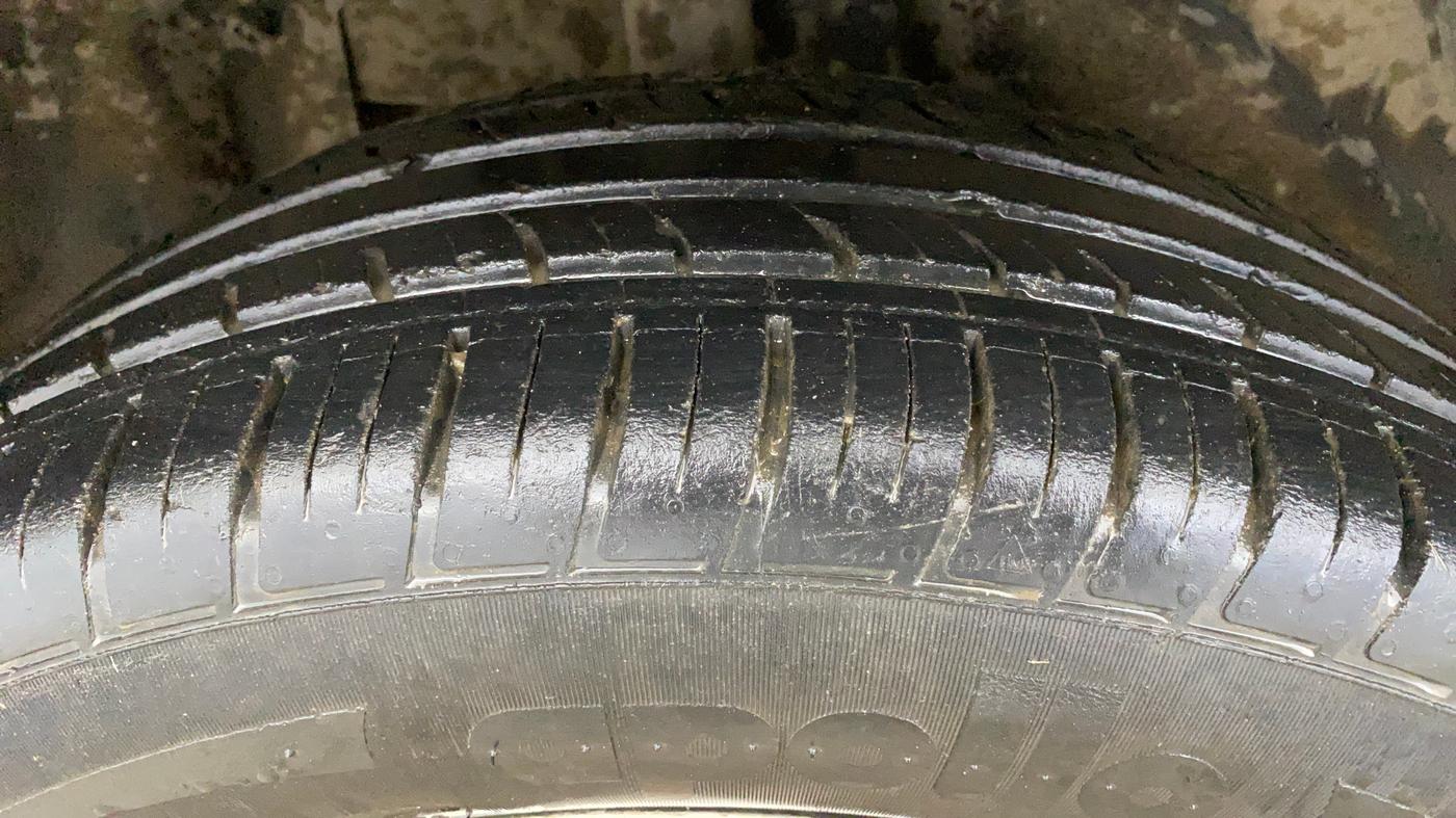 2019 Nissan Kicks XV 1.5, Petrol, Manual, 48,187 km, Right Rear Tyre Tread
