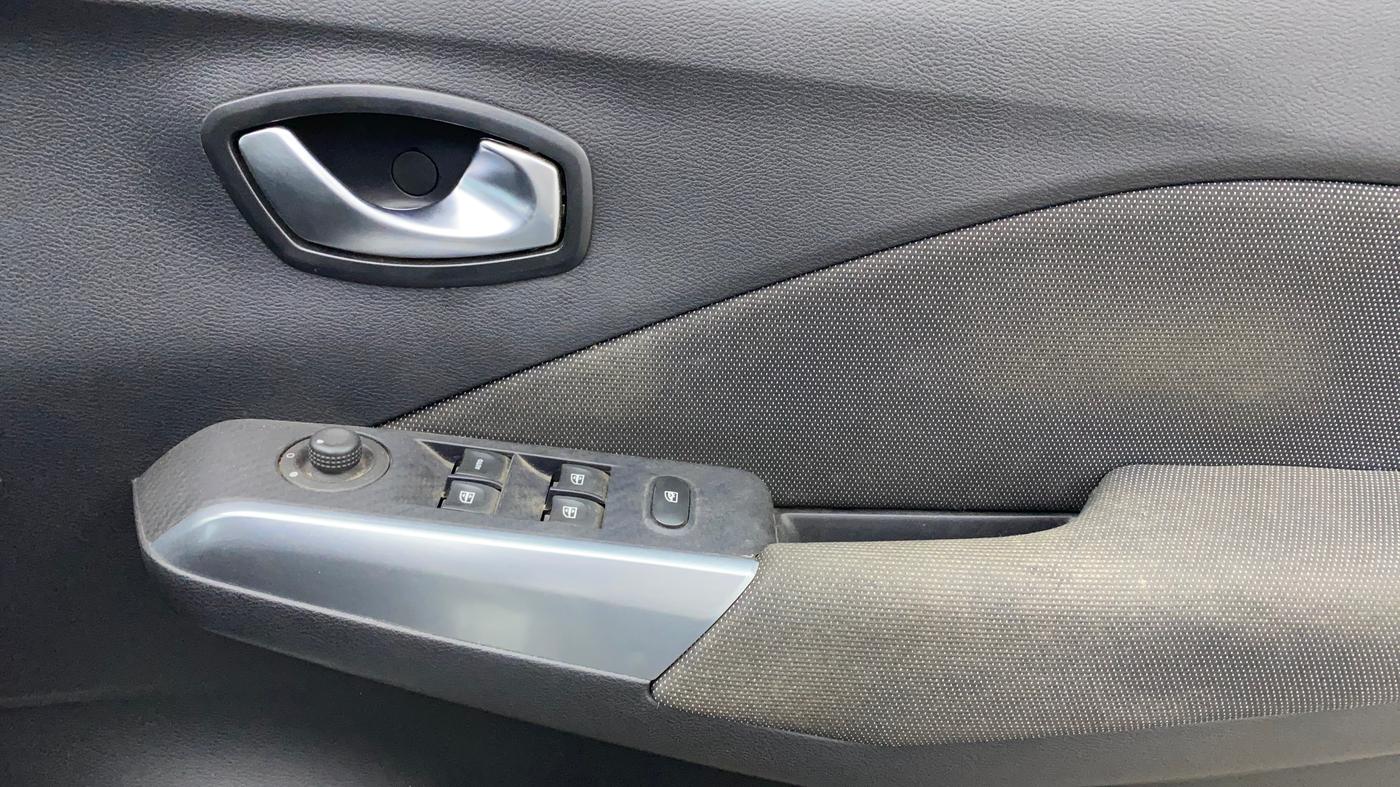 2019 Nissan Kicks XV 1.5, Petrol, Manual, 48,187 km, Driver Side Door Panels Control