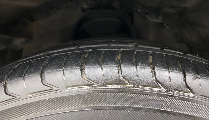 2011 Toyota Innova 2.5 G4 7 STR, Diesel, Manual, 86,818 km, Left Front Tyre Tread