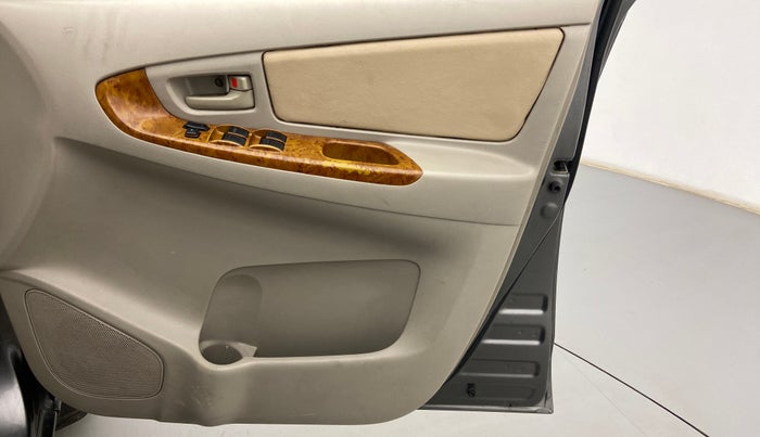 2011 Toyota Innova 2.5 G4 7 STR, Diesel, Manual, 86,818 km, Driver Side Door Panels Control