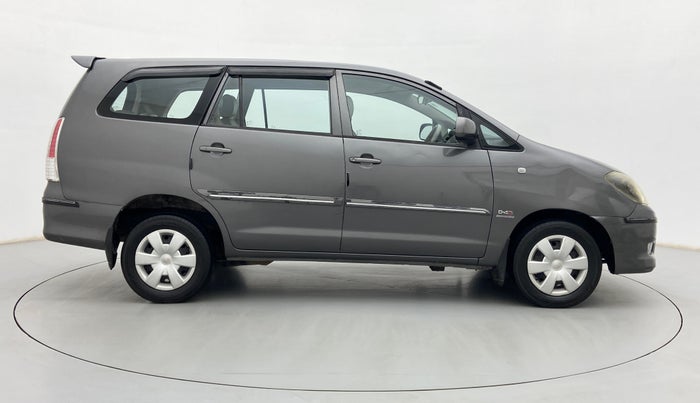 2011 Toyota Innova 2.5 G4 7 STR, Diesel, Manual, 86,818 km, Right Side View