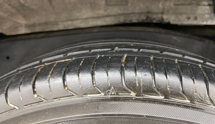 2011 Toyota Innova 2.5 G4 7 STR, Diesel, Manual, 86,818 km, Left Rear Tyre Tread