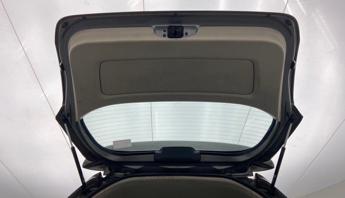 2011 Toyota Innova 2.5 G4 7 STR, Diesel, Manual, 86,818 km, Boot Door Open