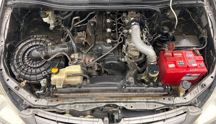 2011 Toyota Innova 2.5 G4 7 STR, Diesel, Manual, 86,818 km, Open Bonet