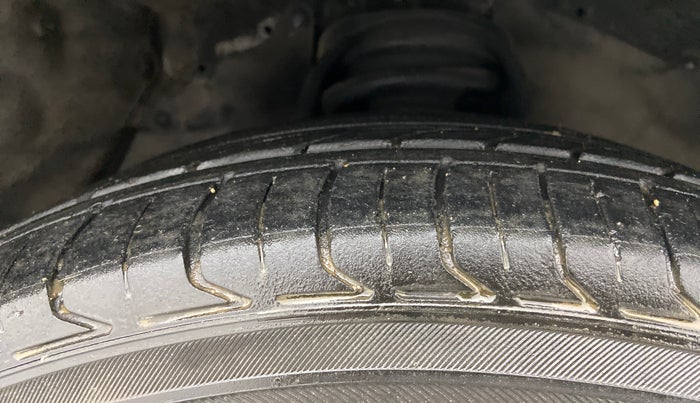 2011 Toyota Innova 2.5 G4 7 STR, Diesel, Manual, 86,818 km, Right Front Tyre Tread