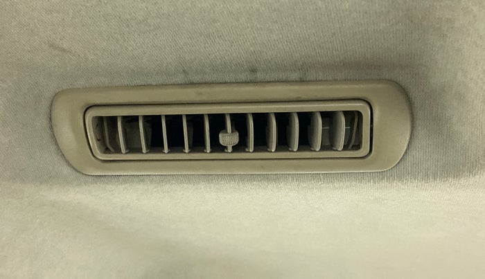 2011 Toyota Innova 2.5 G4 7 STR, Diesel, Manual, 86,818 km, Rear AC Vents