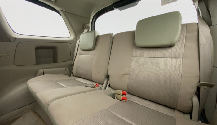 2011 Toyota Innova 2.5 G4 7 STR, Diesel, Manual, 86,818 km, Third Seat Row ( optional )