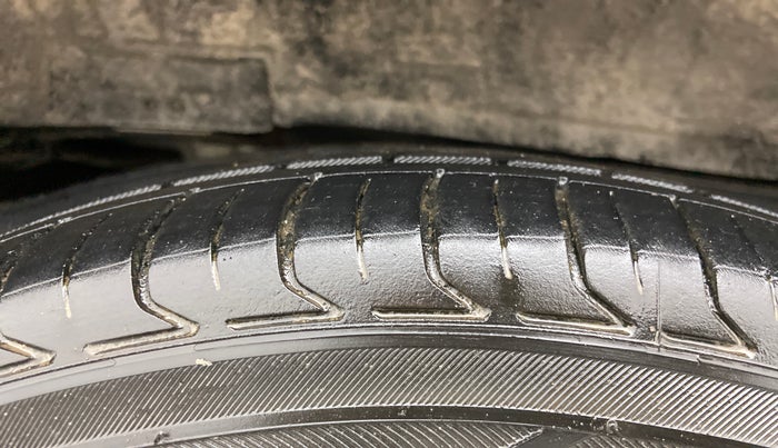 2011 Toyota Innova 2.5 G4 7 STR, Diesel, Manual, 86,818 km, Right Rear Tyre Tread