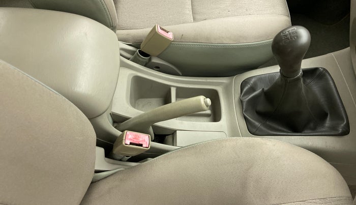 2011 Toyota Innova 2.5 G4 7 STR, Diesel, Manual, 86,818 km, Gear Lever