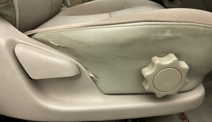 2011 Toyota Innova 2.5 G4 7 STR, Diesel, Manual, 86,818 km, Driver Side Adjustment Panel