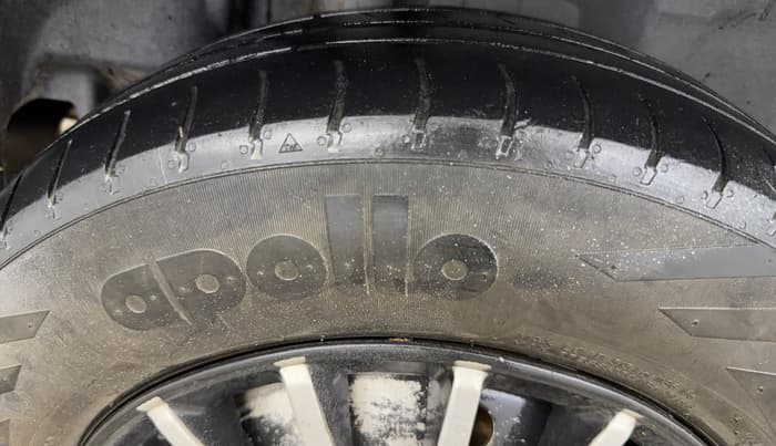 2018 Maruti Swift LXI, CNG, Manual, 88,167 km, Right Rear Tyre Tread