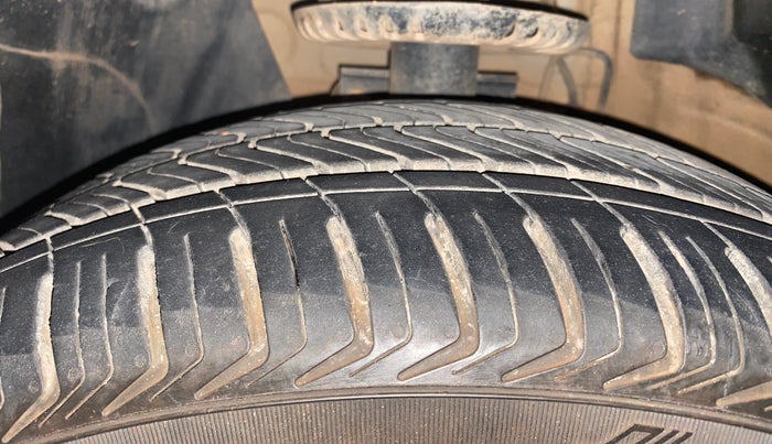 2019 Volkswagen Vento HIGHLINE PLUS 1.5 AT, Diesel, Automatic, 83,459 km, Left Front Tyre Tread