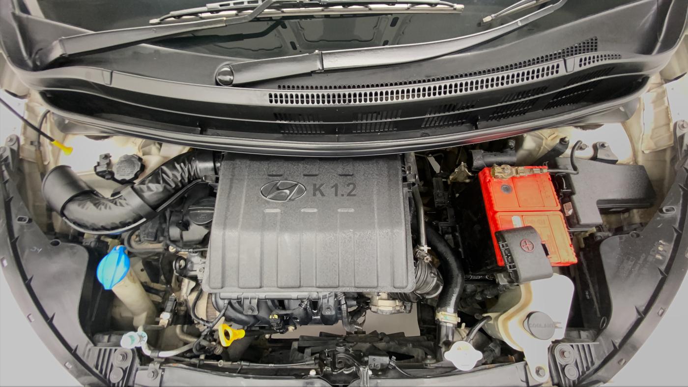 2015 Hyundai Grand i10 SPORTZ 1.2 KAPPA VTVT, Petrol, Manual, 1,45,534 km, Engine Bonet View