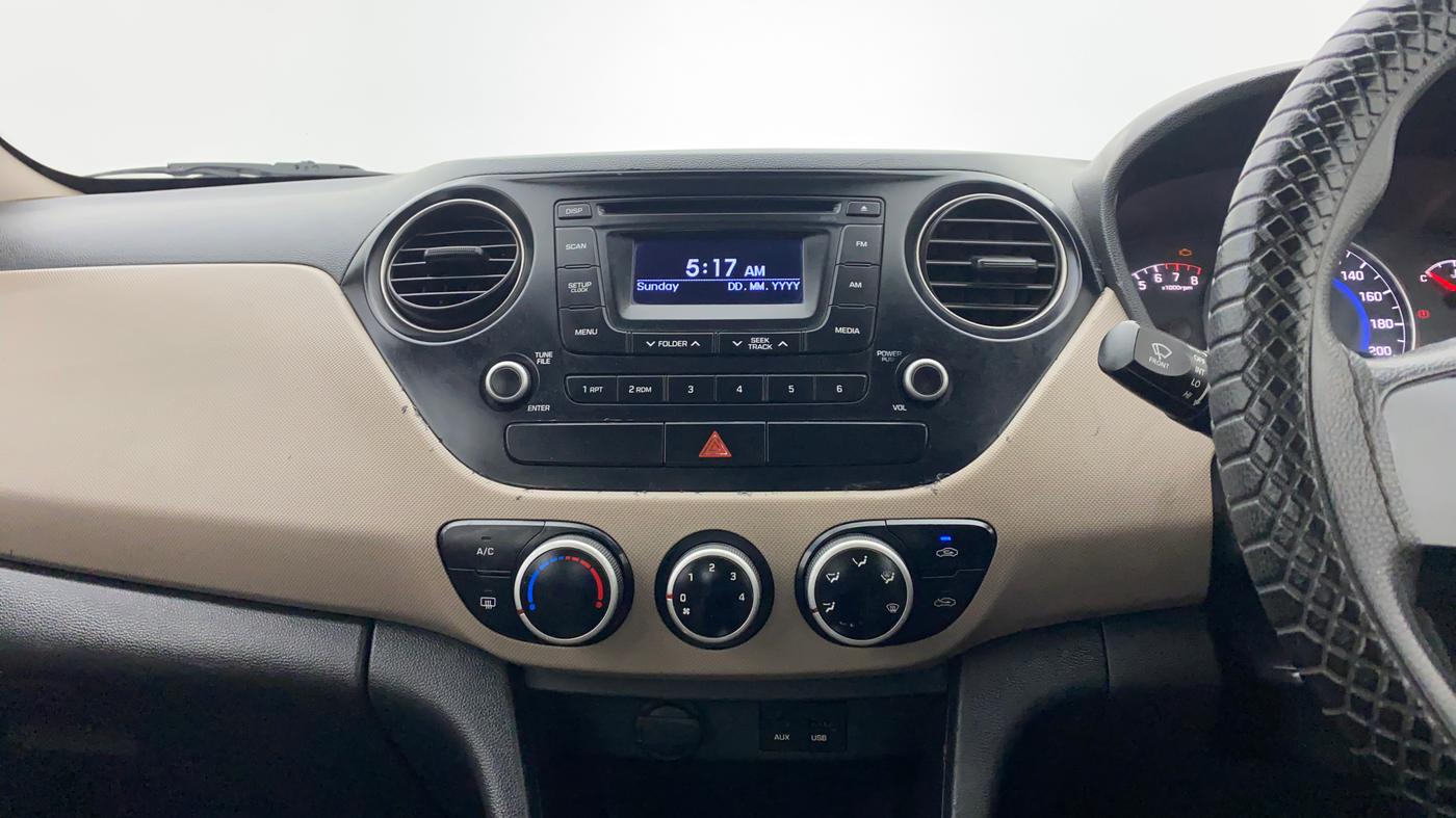 2015 Hyundai Grand i10 SPORTZ 1.2 KAPPA VTVT, Petrol, Manual, 1,45,534 km, Centre Console