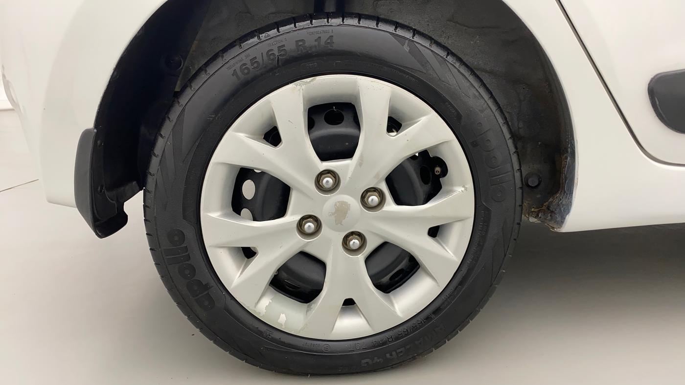 2015 Hyundai Grand i10 SPORTZ 1.2 KAPPA VTVT, Petrol, Manual, 1,45,534 km, Right Rear Wheel
