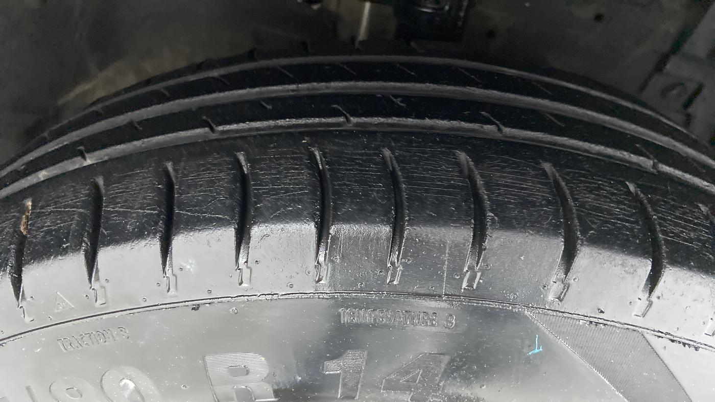 2012 Maruti Swift VDI, Diesel, Manual, Right Front Tyre Tread