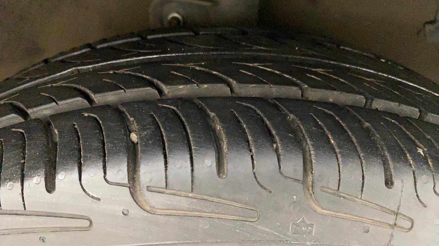 2015 Maruti Celerio VXI, Petrol, Manual, 1,22,188 km, Right Front Tyre Tread